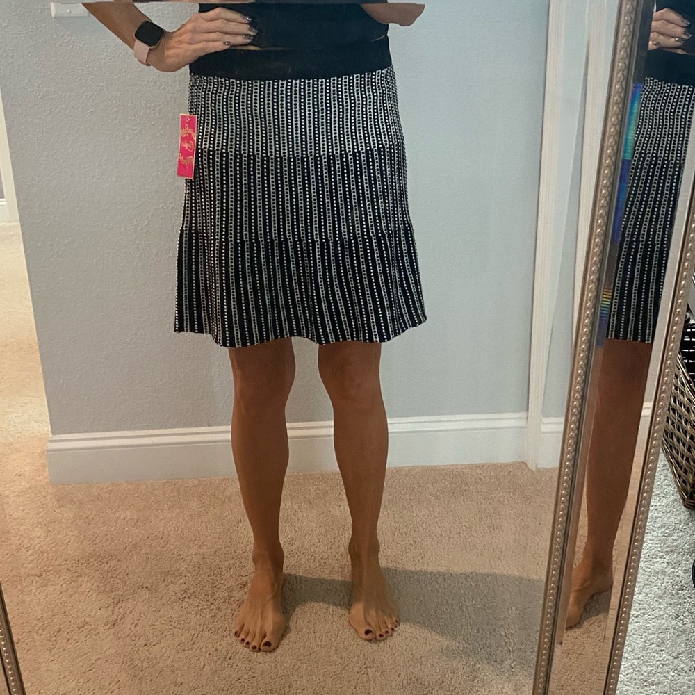 Candies knit (cotton & rayon) Black and white a-line skirt. Sz L. NWT.